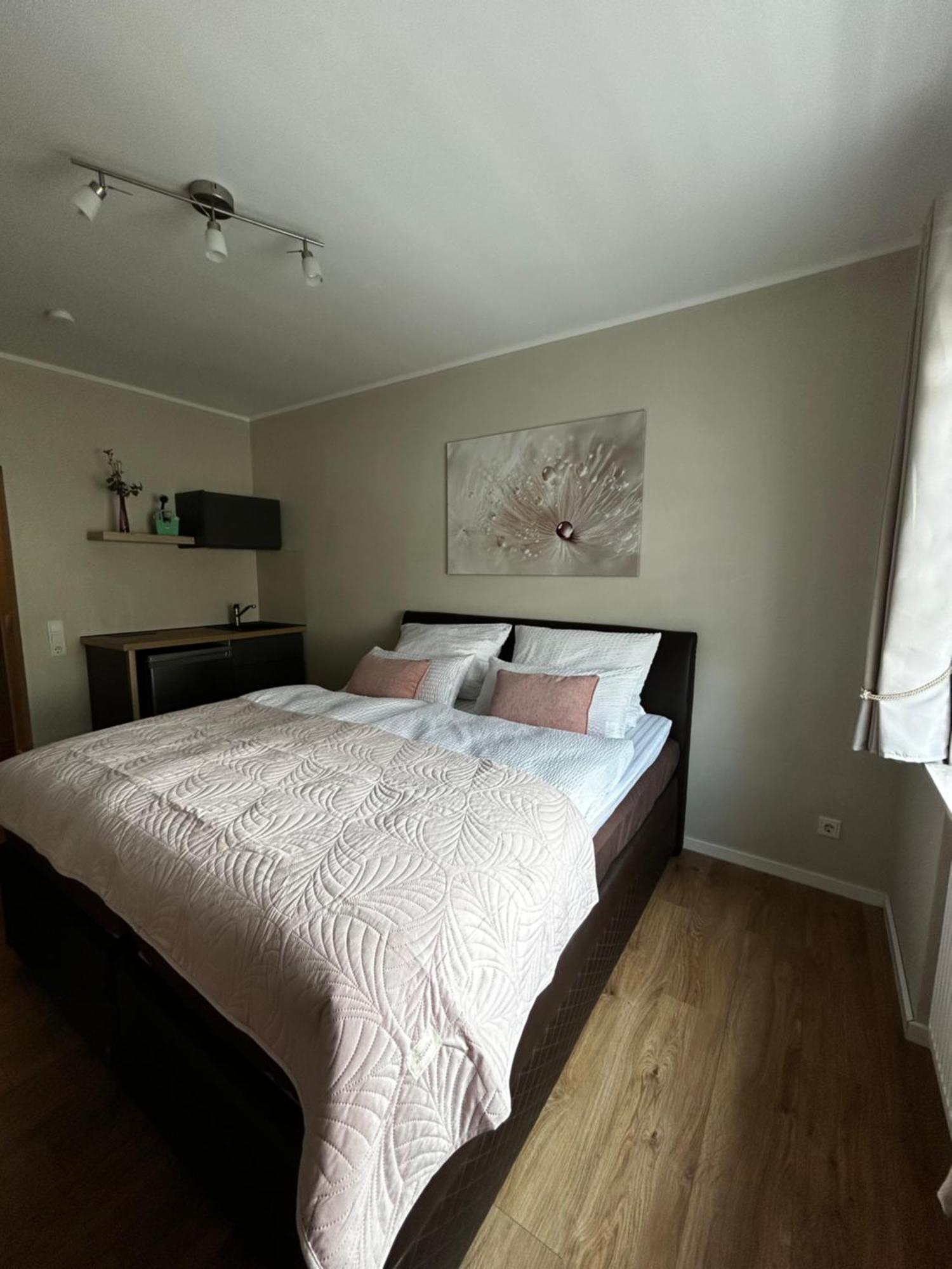 Wohnraum Gaeste- & Boardinghaus Gusterath Bagian luar foto