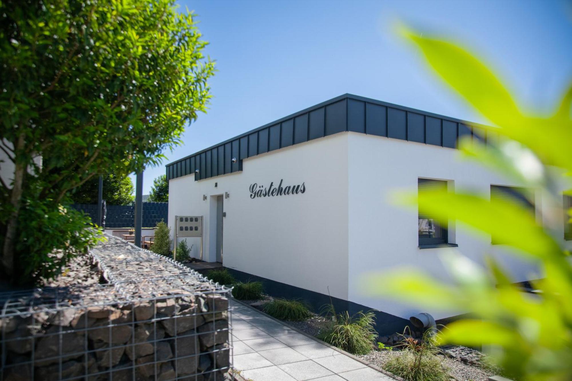 Wohnraum Gaeste- & Boardinghaus Gusterath Bagian luar foto